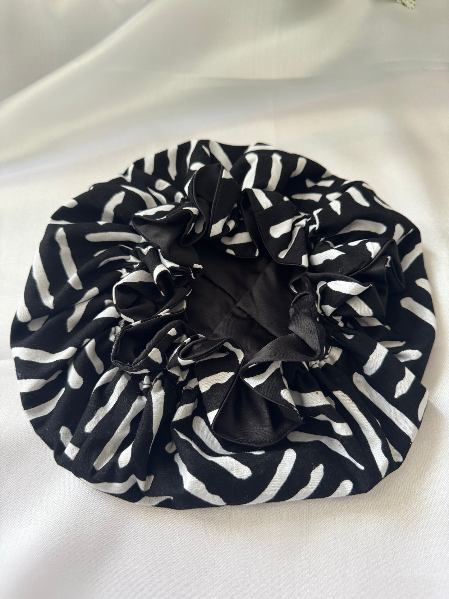 Black & White Child Silk Bonnet