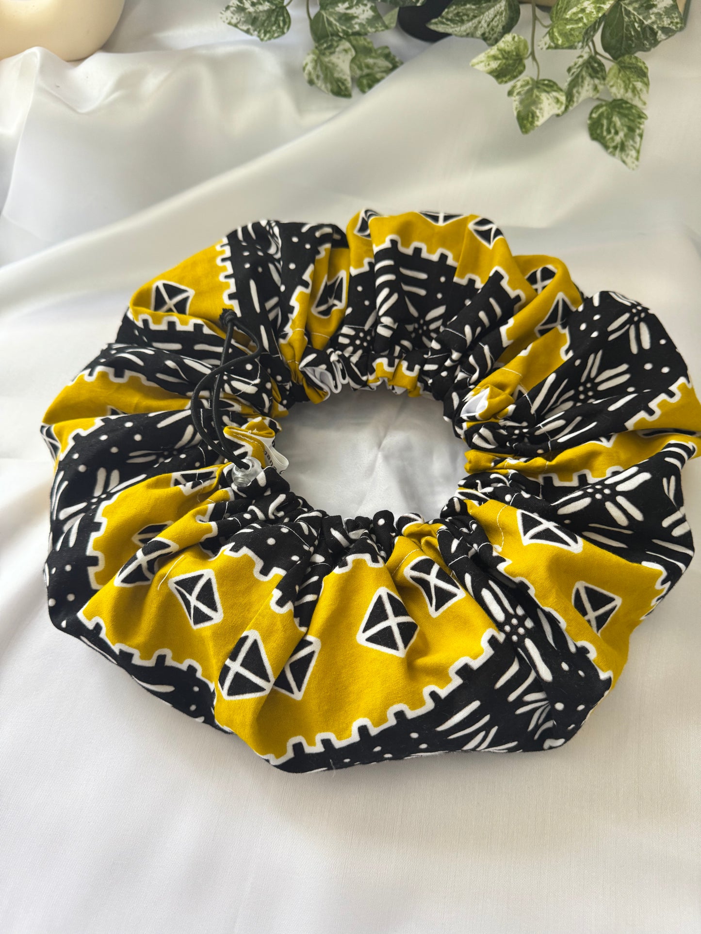 Black & Yellow Adjustable  Silk Bonnet