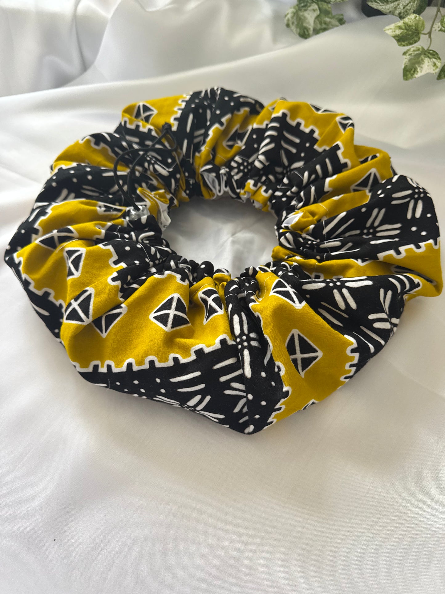 Black & Yellow Adjustable  Silk Bonnet
